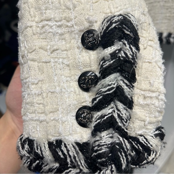 Chanel White Tweed Zip-Up Jacket 36 - Picture 15 of 16